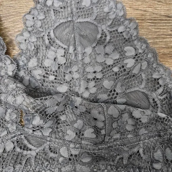 Light Grey Halter Bra – Casual Chic Y2K Loungewear Minimalist Aesthetic‎ - Picture 2 of 3